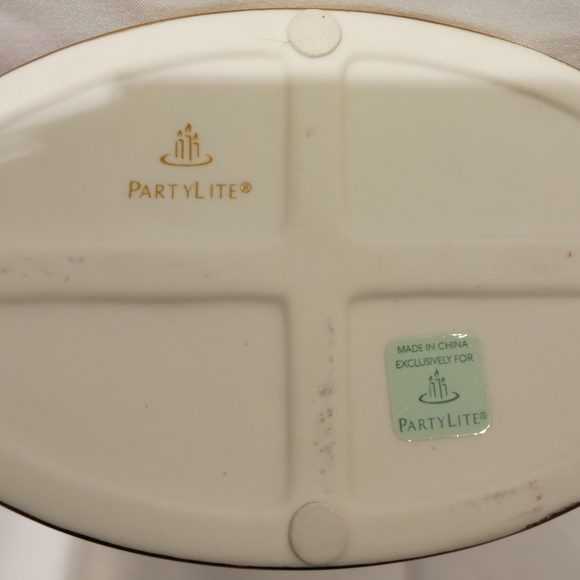 PartyLite Holiday Cheer Kissing Clauses Taper/TeaLite Holder in Box - Picture 4 of 7